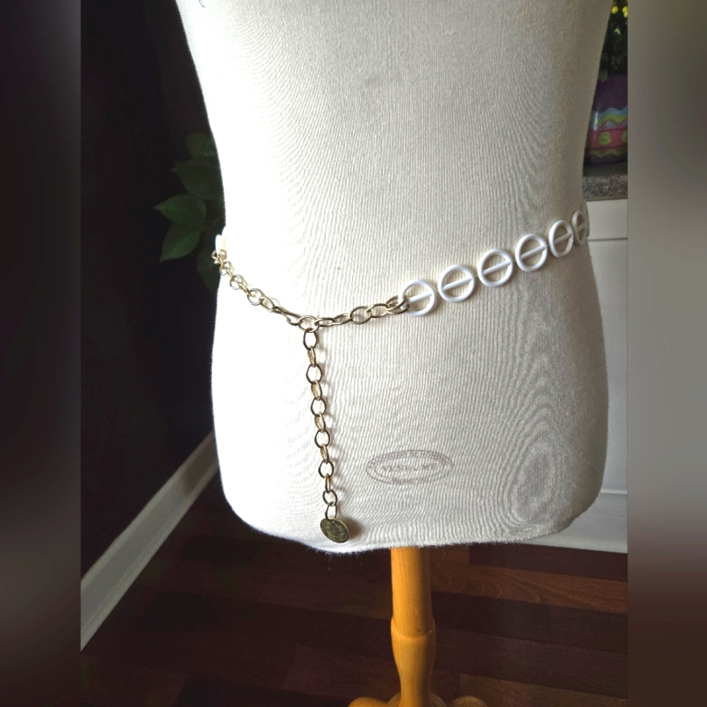 Vintage 70s Plastic and Metal Chain Belt